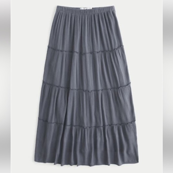 Hollister Ultra High Rise Tiered Crinkle Maxi Skirt (S) - Picture 3 of 10
